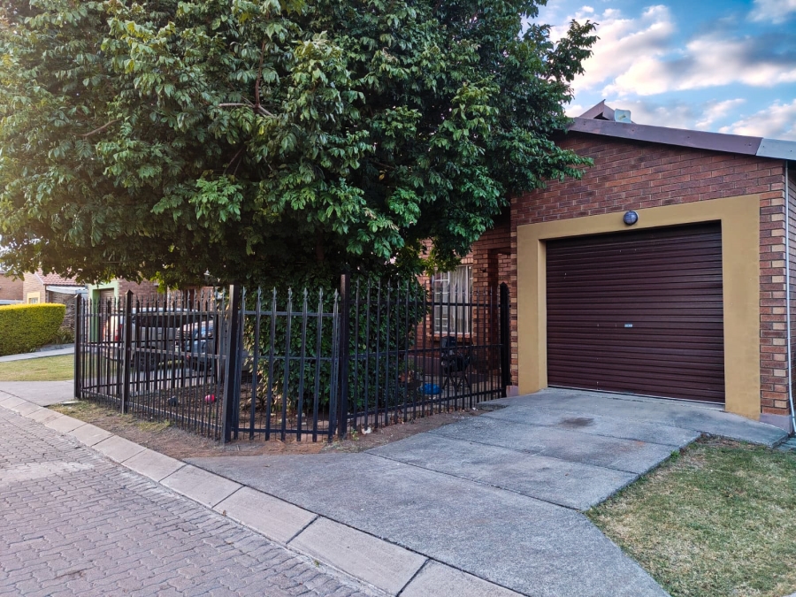 3 Bedroom Property for Sale in Waterval East North West